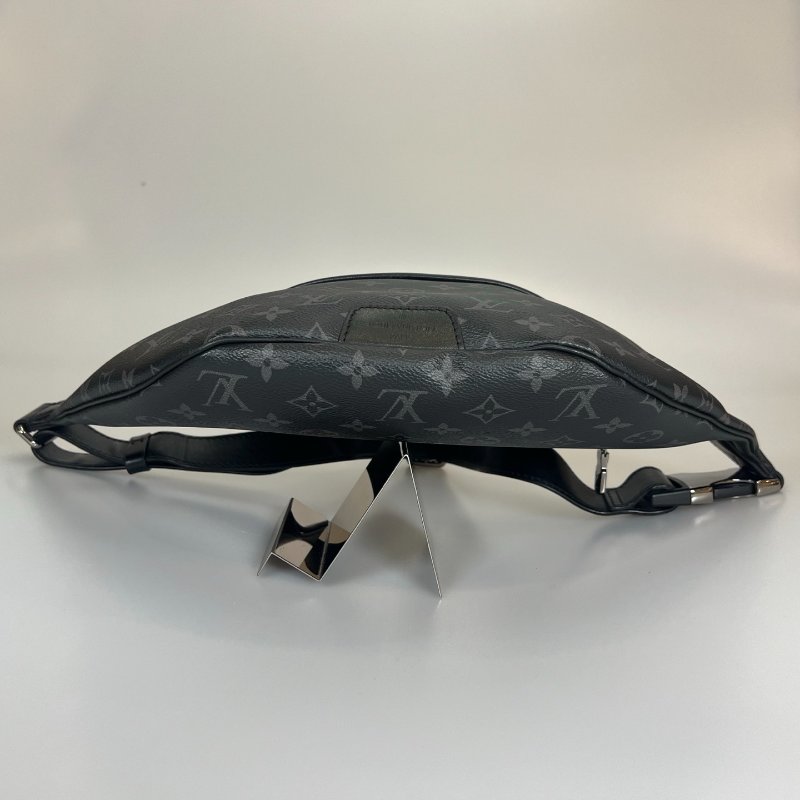 LV 黑老花DISCOVERY腰包-5