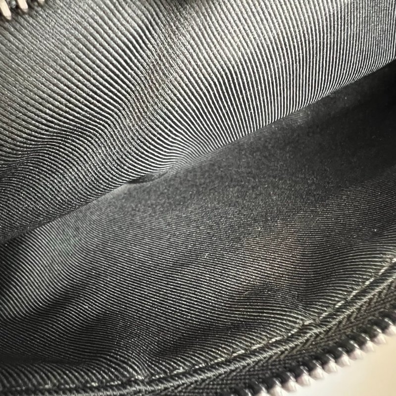 LV 黑老花DISCOVERY腰包-6