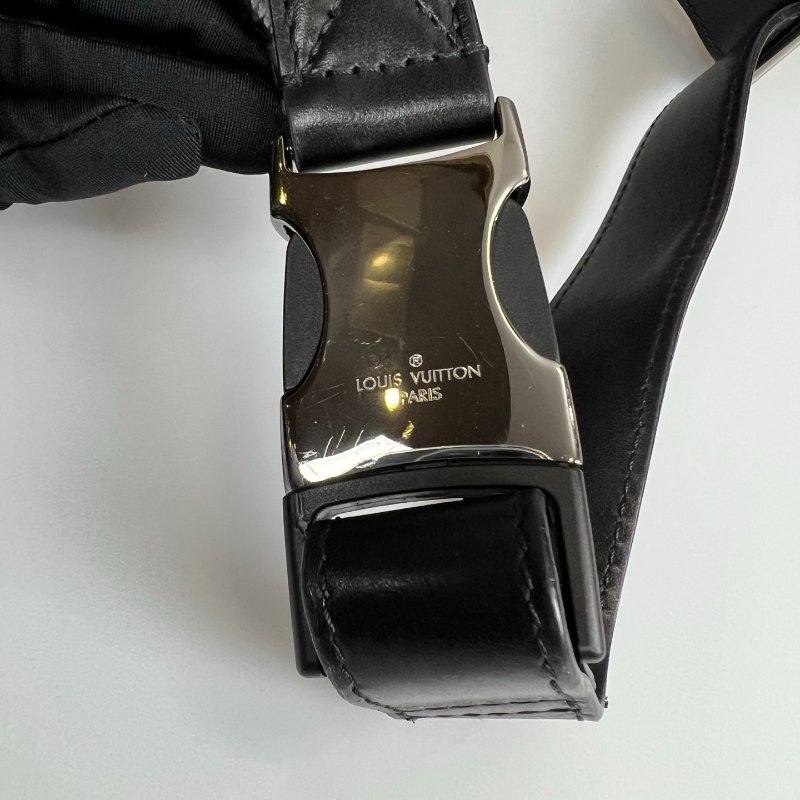 LV 黑老花DISCOVERY腰包-10