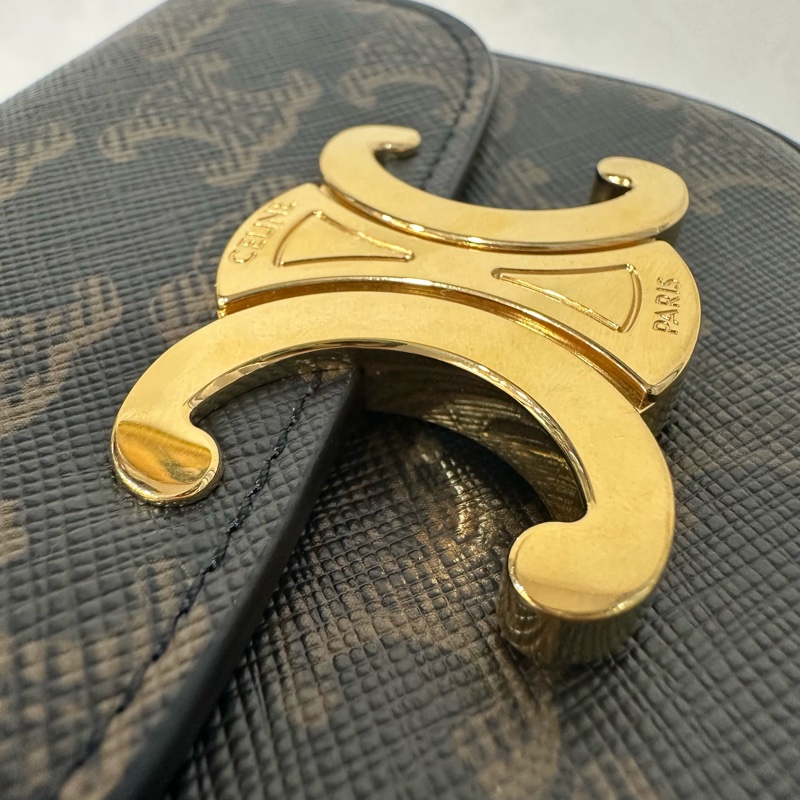 Celine 老花金釦凱旋門迷你斜背包-15