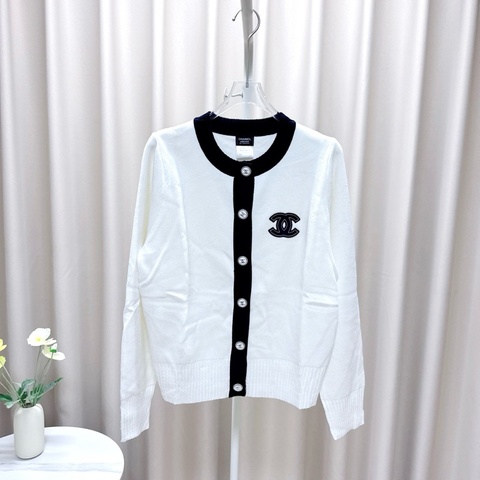 閒置新  Chanel uniform系列白色圓領開衫 L碼 肩寬36 胸圍96 衣長57