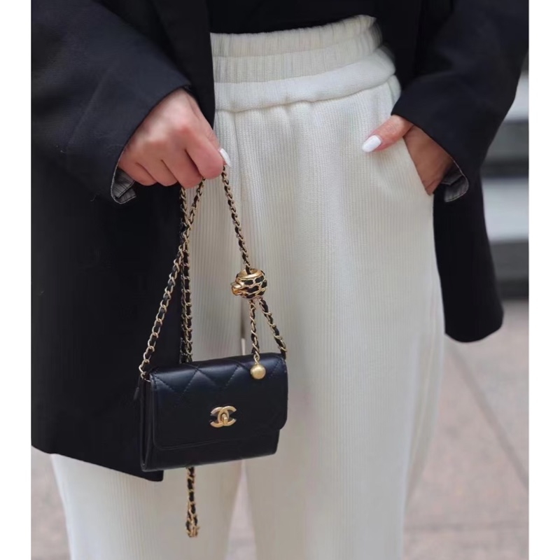 🌷帶保卡! Chanel 香奈兒 22S 核桃球Mini WOC 鏈條包 黑金羊皮-6