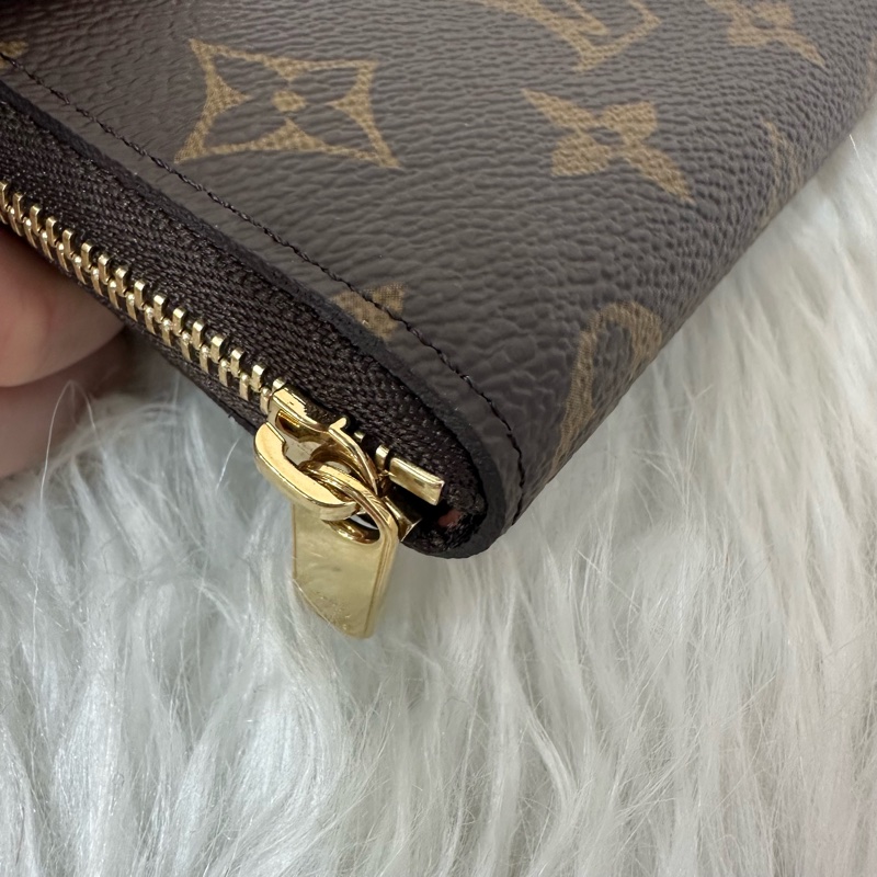 LV M60067 原花金釦拉鏈零錢包-5