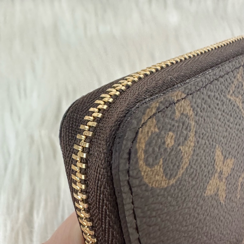 LV M60067 原花金釦拉鏈零錢包-8