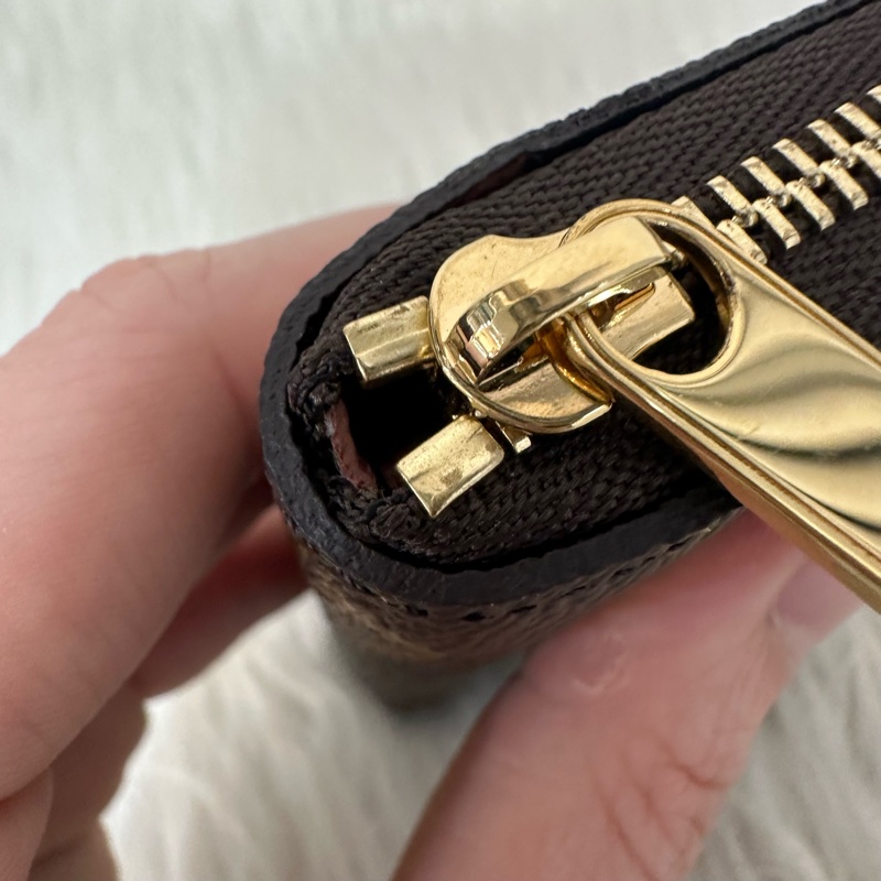 LV M60067 原花金釦拉鏈零錢包-14