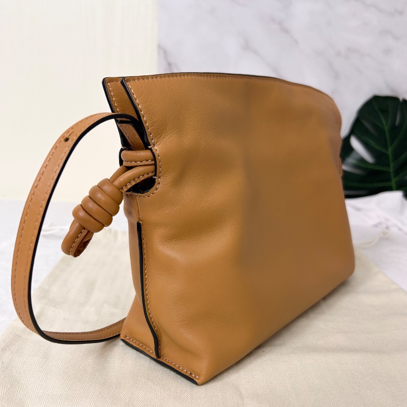 Loewe Flamenco 系列肩背包福袋包-6