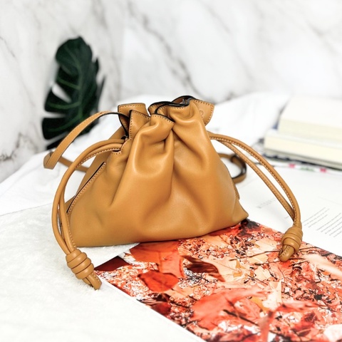 Loewe Flamenco 系列肩背包福袋包