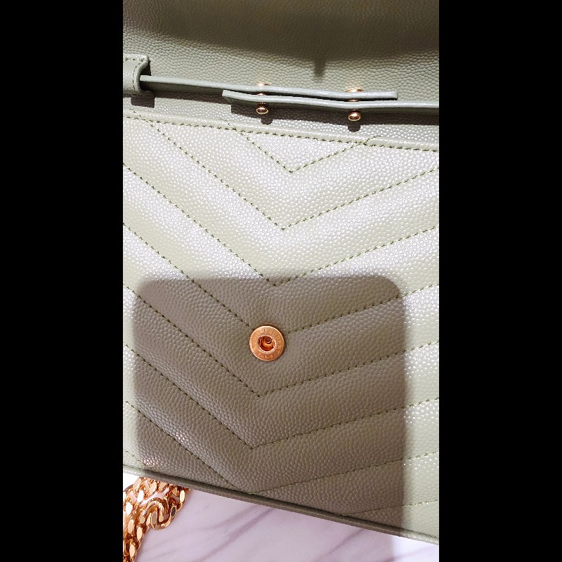 YSL V字縫線魚子醬牛皮金LOGO斜肩/橄欖綠-10