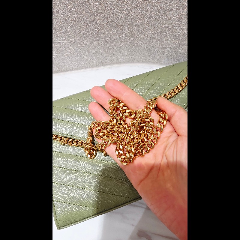 YSL V字縫線魚子醬牛皮金LOGO斜肩/橄欖綠-11