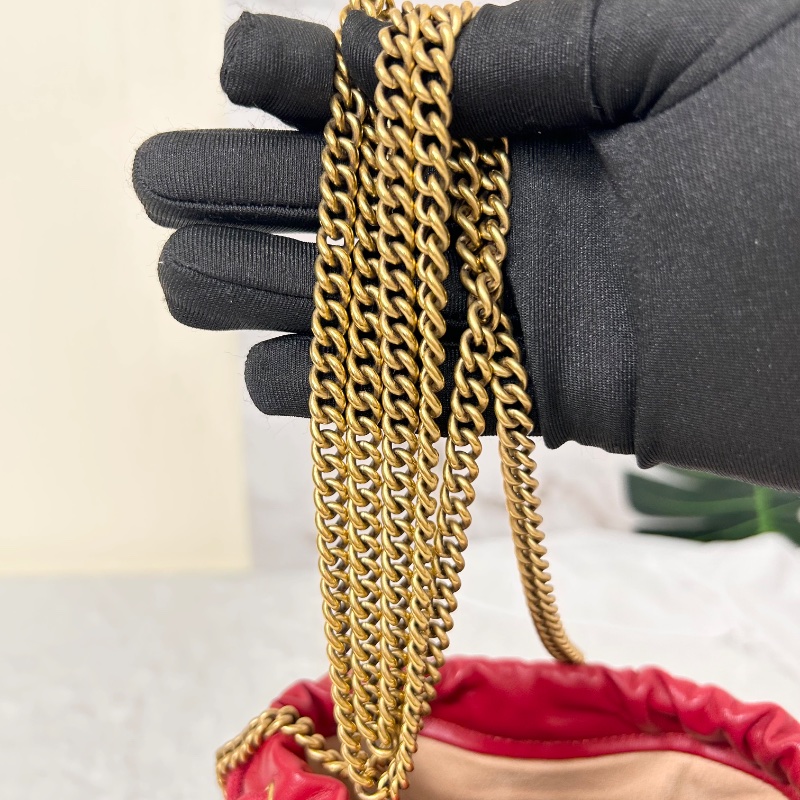 Gucci 迷你山形絎縫皮鏈條水桶包-4