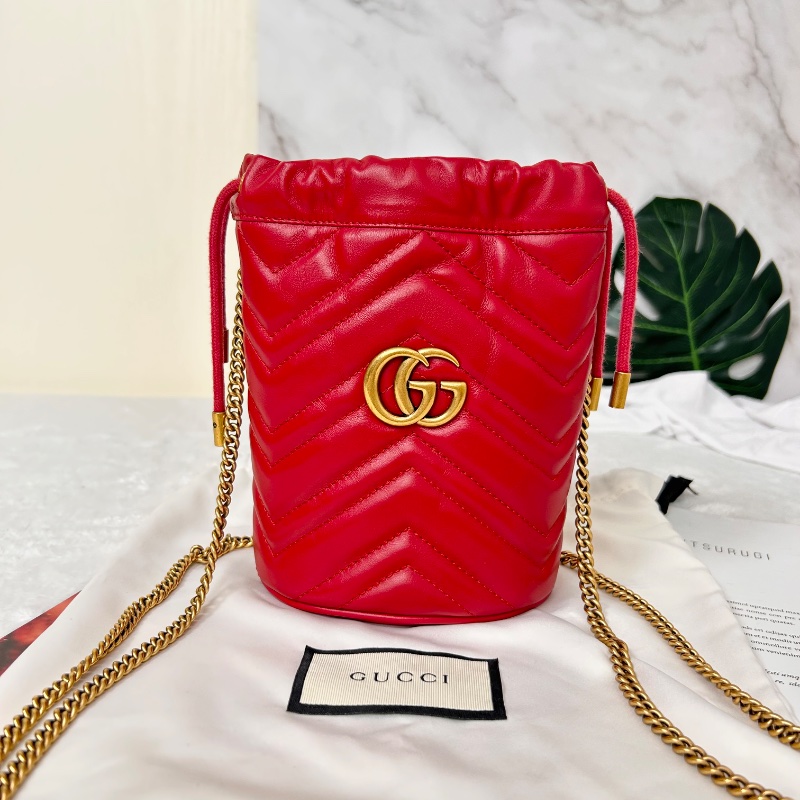 Gucci 迷你山形絎縫皮鏈條水桶包-5