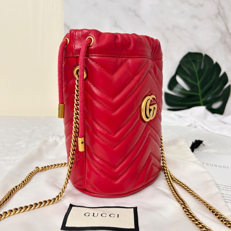 Gucci 迷你山形絎縫皮鏈條水桶包-6