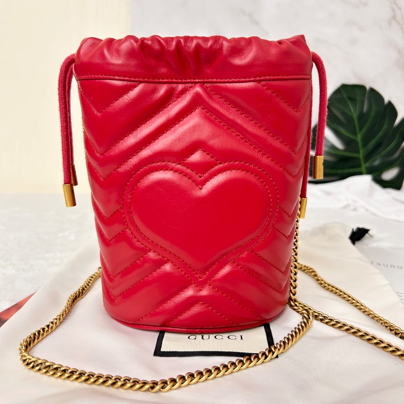 Gucci 迷你山形絎縫皮鏈條水桶包-8