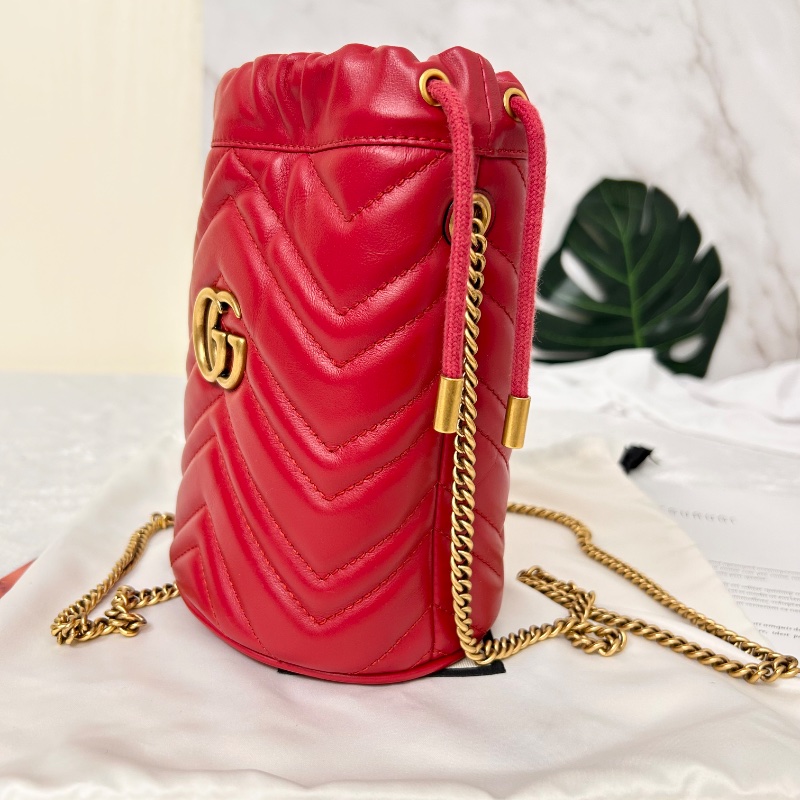 Gucci 迷你山形絎縫皮鏈條水桶包-9