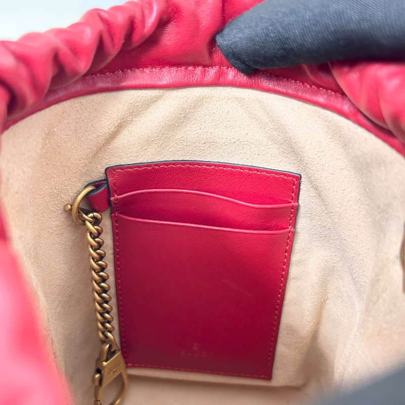 Gucci 迷你山形絎縫皮鏈條水桶包-21