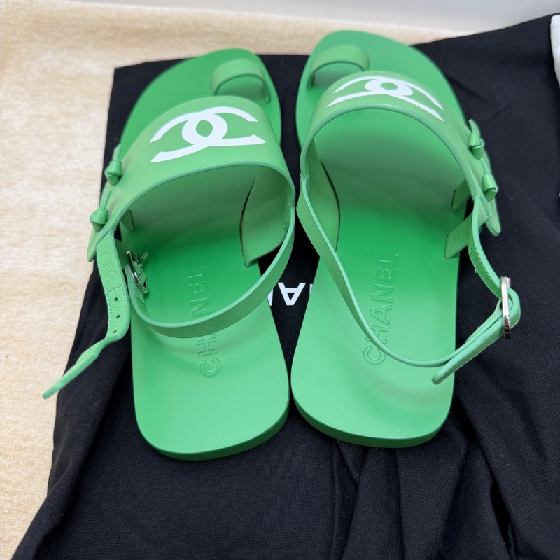 閒置新Chanel 香奈兒 綠色搭配白色雙C 大logo涼鞋 35.5碼-2