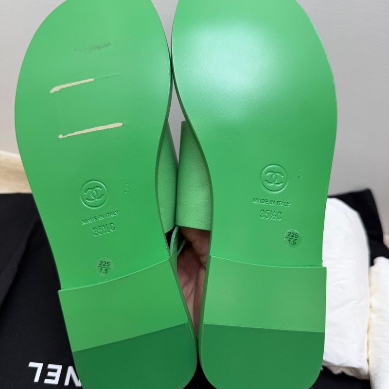 閒置新Chanel 香奈兒 綠色搭配白色雙C 大logo涼鞋 35.5碼-4