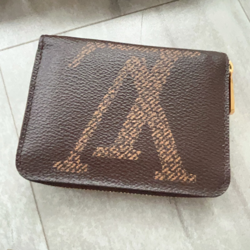 LV Giant Monogram 大logo時尚短夾-6
