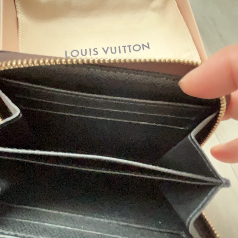 LV Giant Monogram 大logo時尚短夾-12