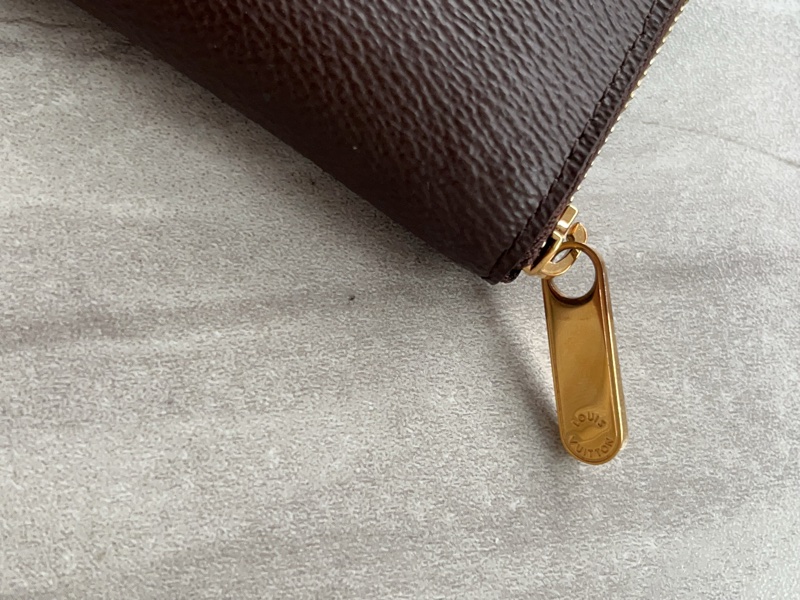 LV Giant Monogram 大logo時尚短夾-13