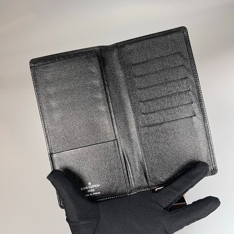 LV M31002 黑壓紋對開長夾-5