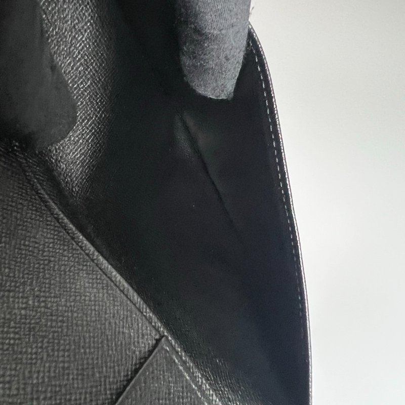 LV M31002 黑壓紋對開長夾-7