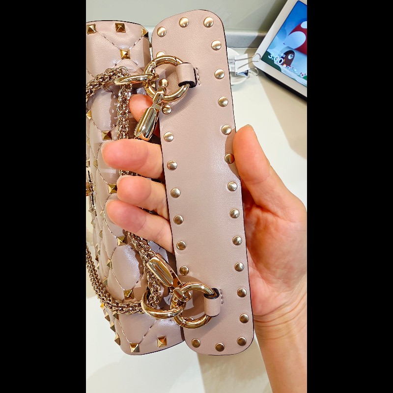 Valentino Garavani 的Rockstud Spike 小型肩背包 [正品粉藕色]-7