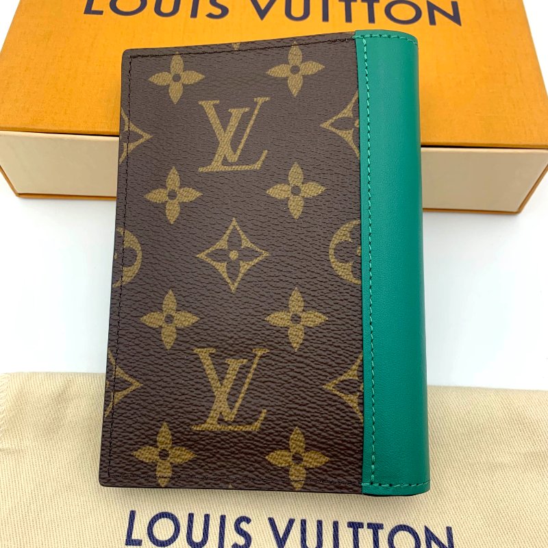 LOUIS VUITTON 路易威登官網新款護照套、LV、Colormania系列、完整全套配件、卡夾、現貨、真品、免運-3