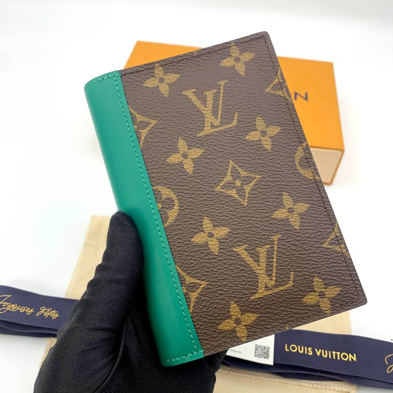 LOUIS VUITTON 路易威登官網新款護照套、LV、Colormania系列、完整全套配件、卡夾、現貨、真品、免運-4