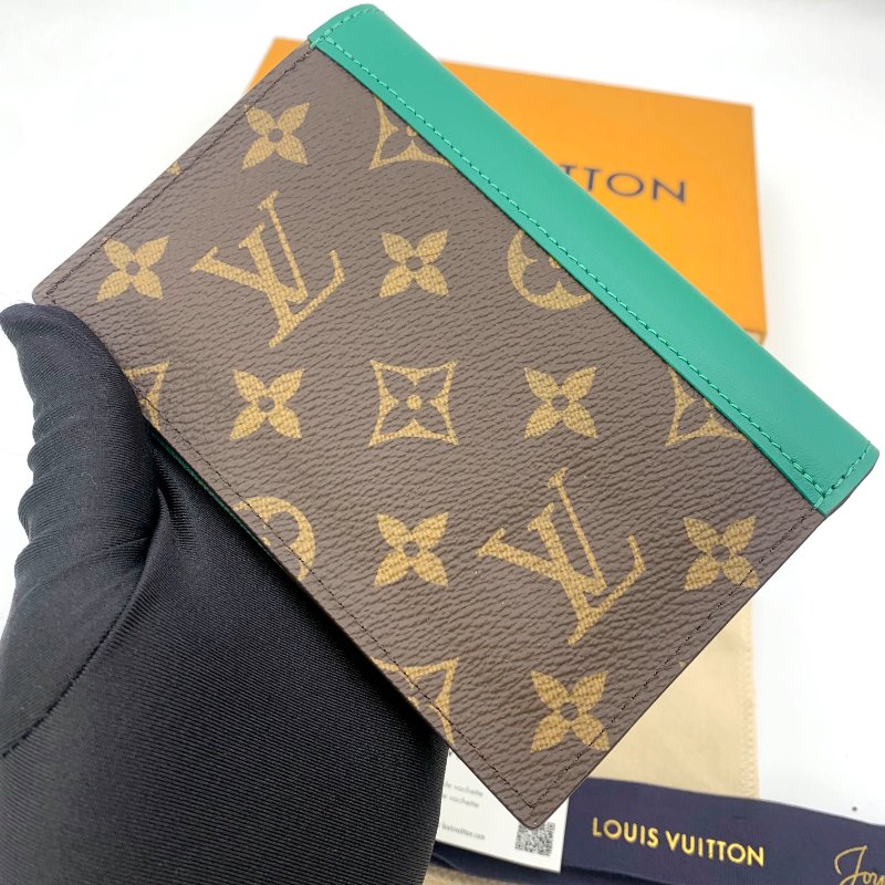 LOUIS VUITTON 路易威登官網新款護照套、LV、Colormania系列、完整全套配件、卡夾、現貨、真品、免運-5