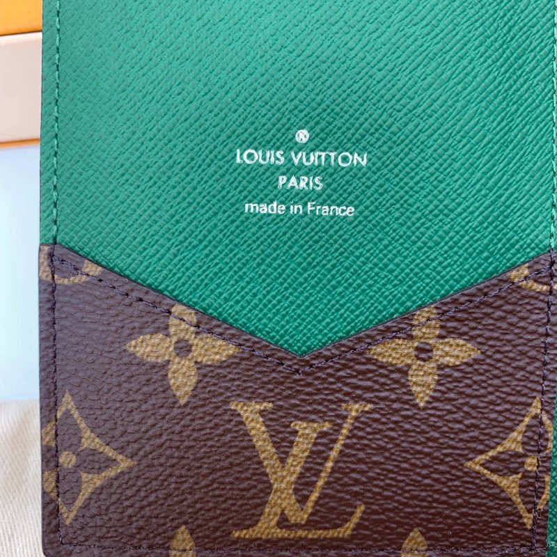 LOUIS VUITTON 路易威登官網新款護照套、LV、Colormania系列、完整全套配件、卡夾、現貨、真品、免運-7