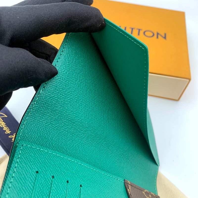 LOUIS VUITTON 路易威登官網新款護照套、LV、Colormania系列、完整全套配件、卡夾、現貨、真品、免運-9