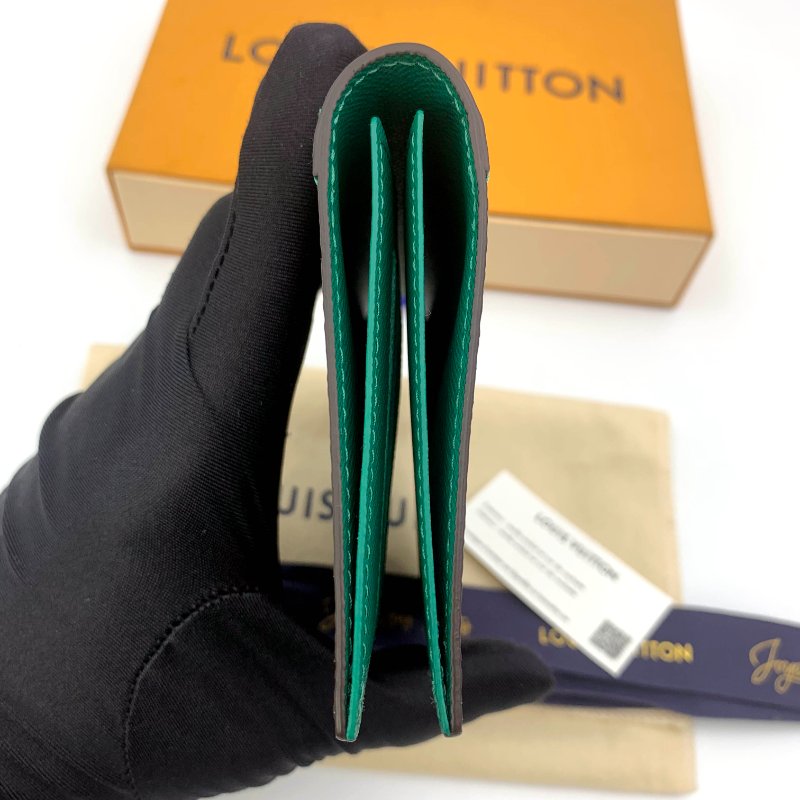 LOUIS VUITTON 路易威登官網新款護照套、LV、Colormania系列、完整全套配件、卡夾、現貨、真品、免運-10