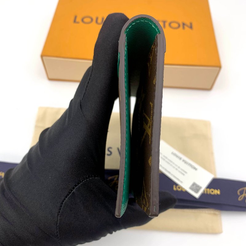 LOUIS VUITTON 路易威登官網新款護照套、LV、Colormania系列、完整全套配件、卡夾、現貨、真品、免運-11