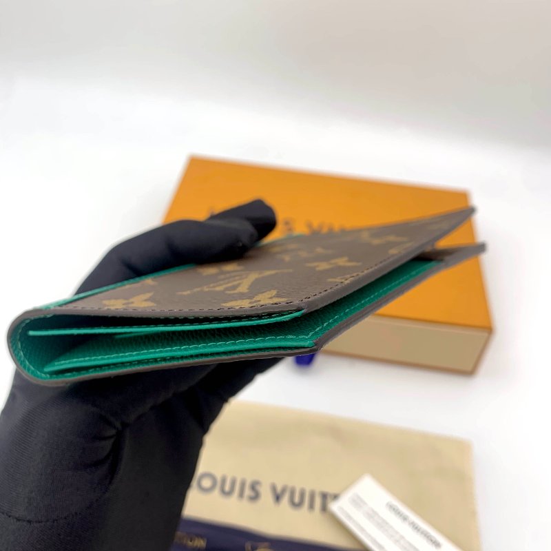 LOUIS VUITTON 路易威登官網新款護照套、LV、Colormania系列、完整全套配件、卡夾、現貨、真品、免運-13