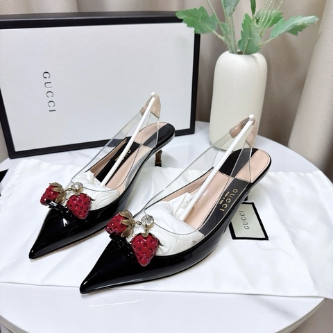 閒置新未使用Gucci 小草莓中跟鞋 37.5碼 跟高4cm