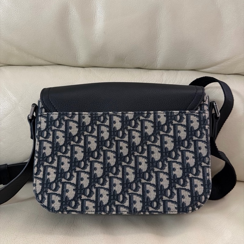 小碼 Saddle 翻蓋郵差袋-1