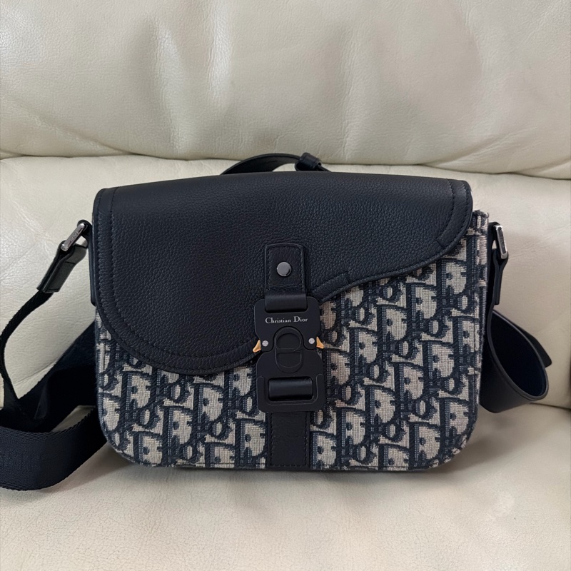 小碼 Saddle 翻蓋郵差袋-5