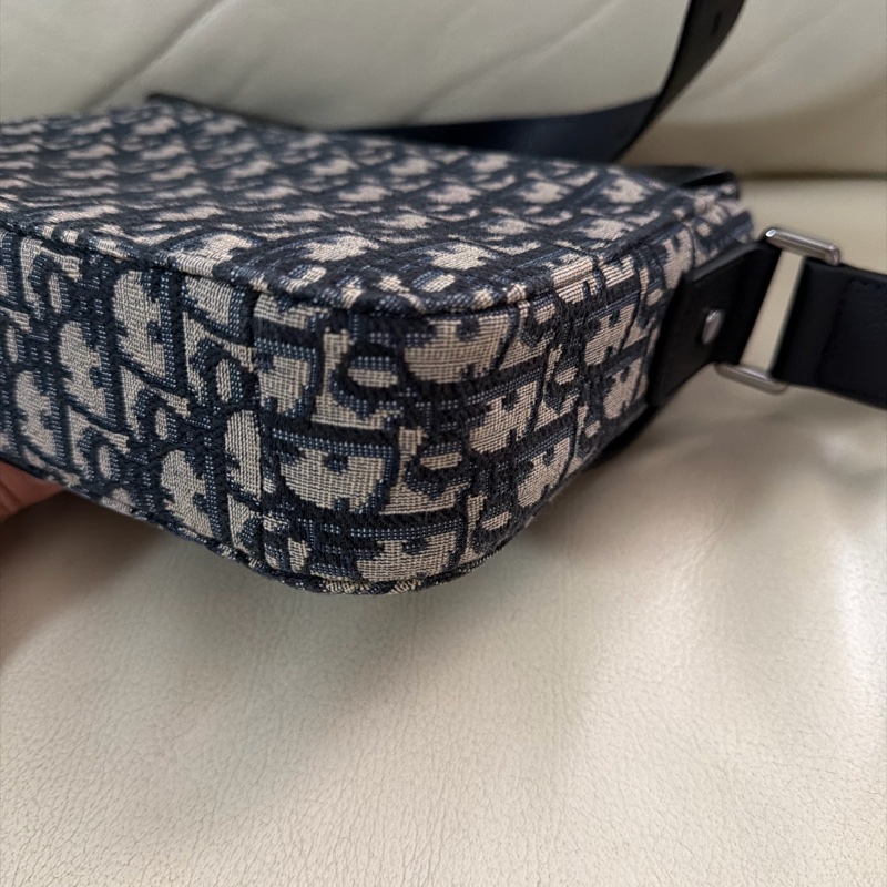 小碼 Saddle 翻蓋郵差袋-8