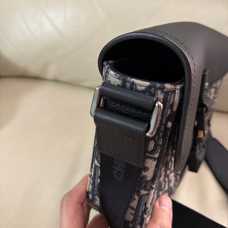 小碼 Saddle 翻蓋郵差袋-11