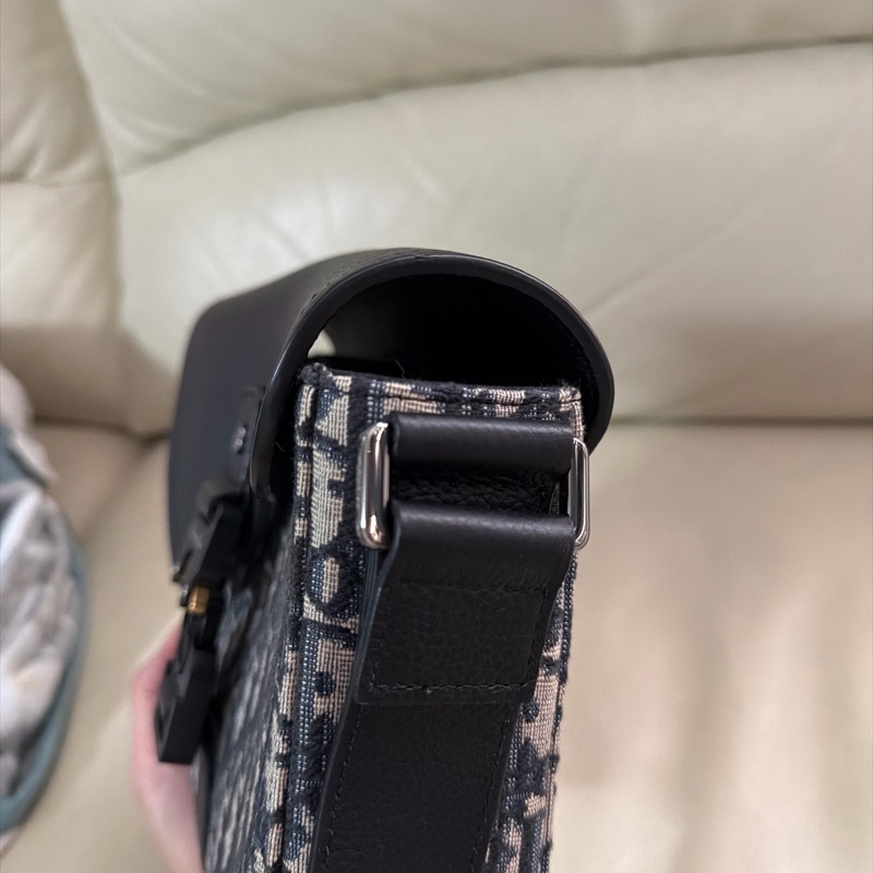 小碼 Saddle 翻蓋郵差袋-12