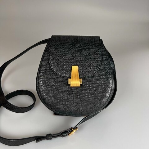 BV 黑金釦蛋蛋包