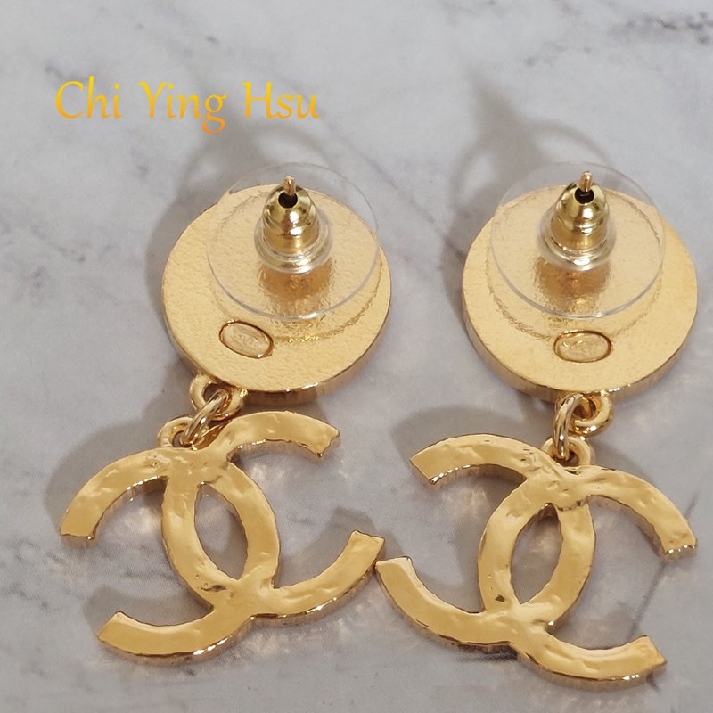 Chanel 24c🎀現品實拍 🎀金色熔岩圓雙C耳環👏9.8成新 未使用閒置品-5