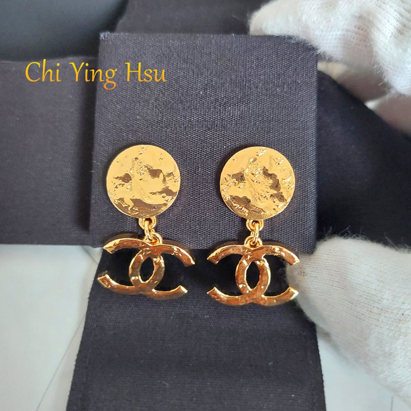 Chanel 24c🎀現品實拍 🎀金色熔岩圓雙C耳環👏9.8成新 未使用閒置品-6