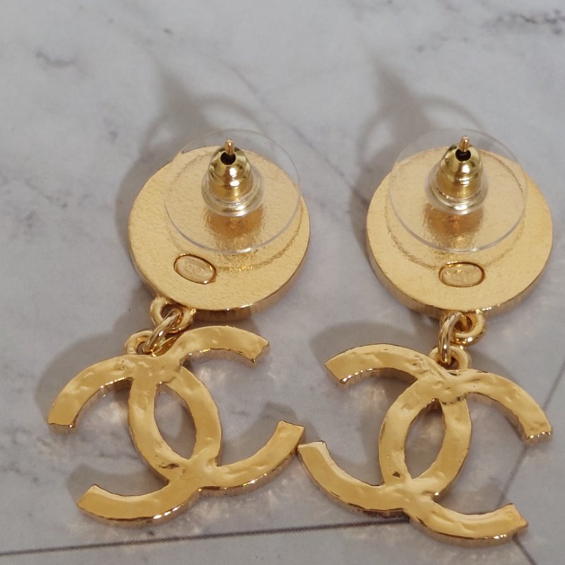 Chanel 24c🎀現品實拍 🎀金色熔岩圓雙C耳環👏9.8成新 未使用閒置品-26