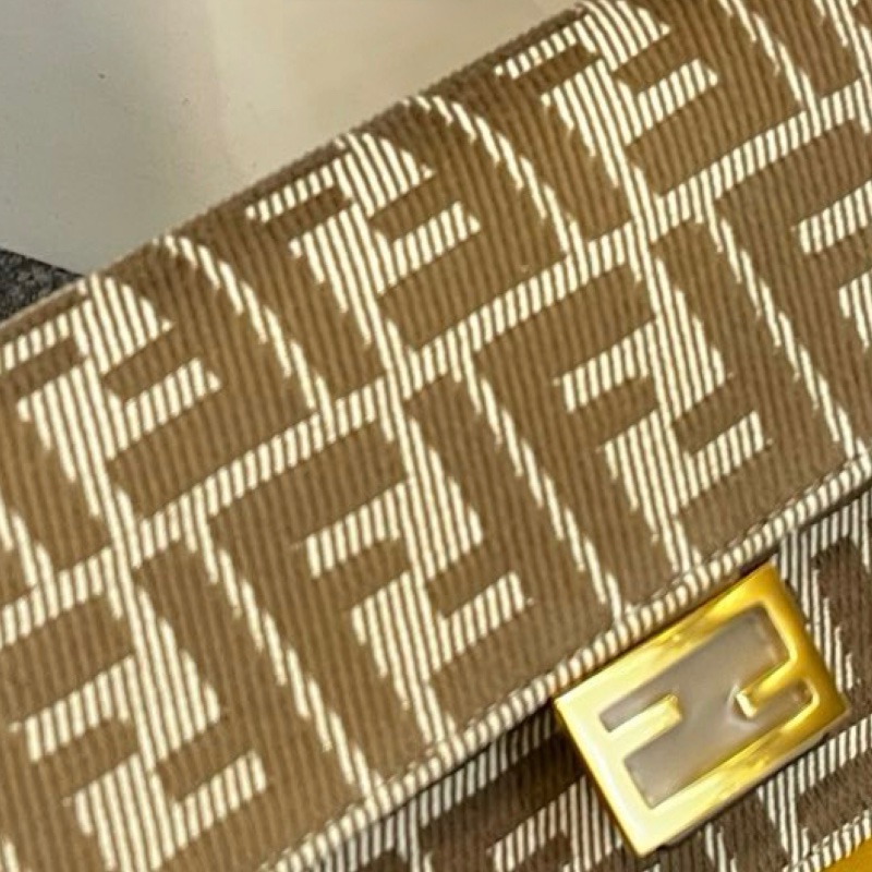 Fendi baguette ( Beige )-3