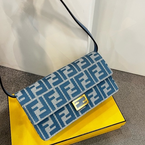 Fendi baguette ( Blue )