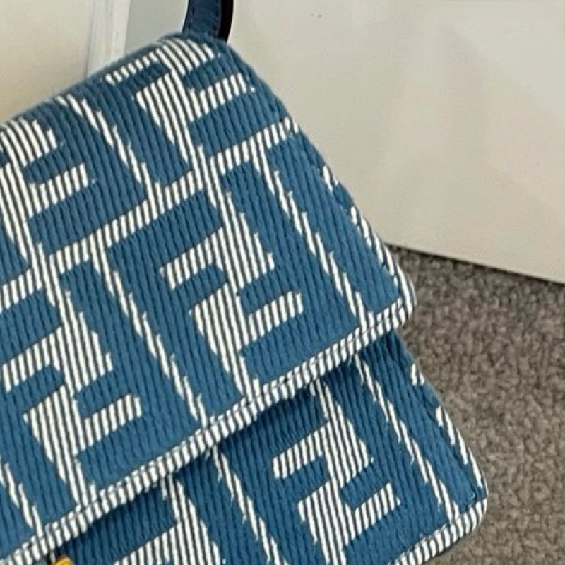 Fendi baguette ( Blue )-4