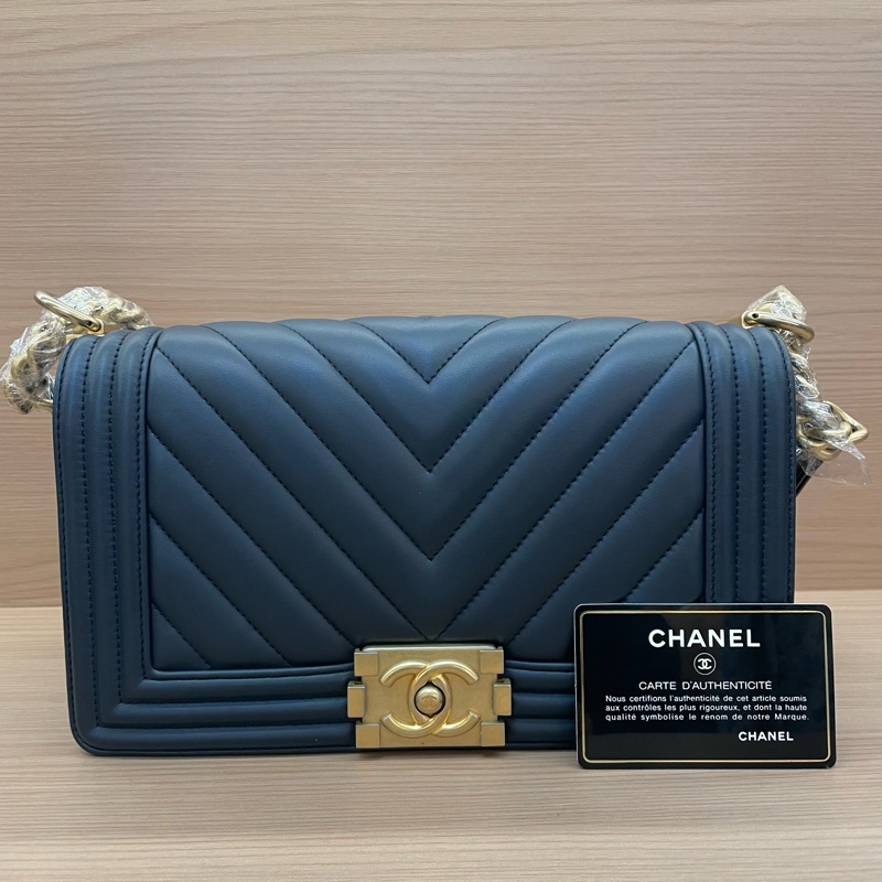 NO:C78 Chanel 香奈儿 深藍色金扣v纹 牛皮 25開 leboy中号链条包 有卡 有塵袋 無盒子 尺寸底長25*高15*寬8*-0