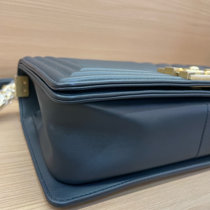 NO:C78 Chanel 香奈儿 深藍色金扣v纹 牛皮 25開 leboy中号链条包 有卡 有塵袋 無盒子 尺寸底長25*高15*寬8*-5